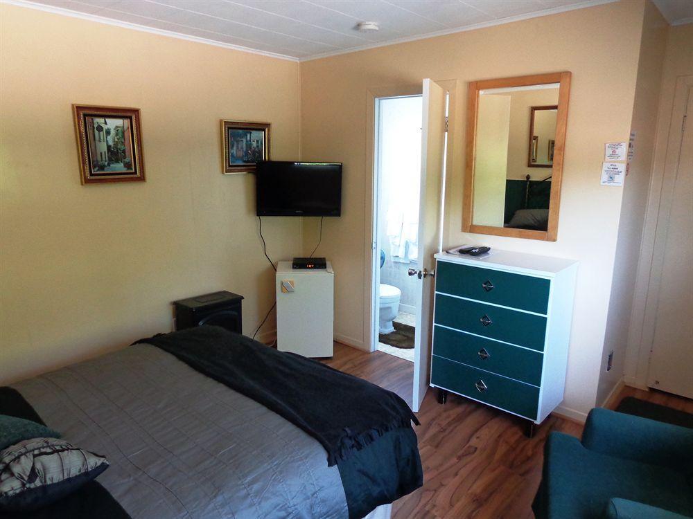 Motel Des Deux Lacs Waterloo Ngoại thất bức ảnh