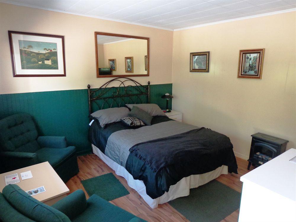 Motel Des Deux Lacs Waterloo Ngoại thất bức ảnh