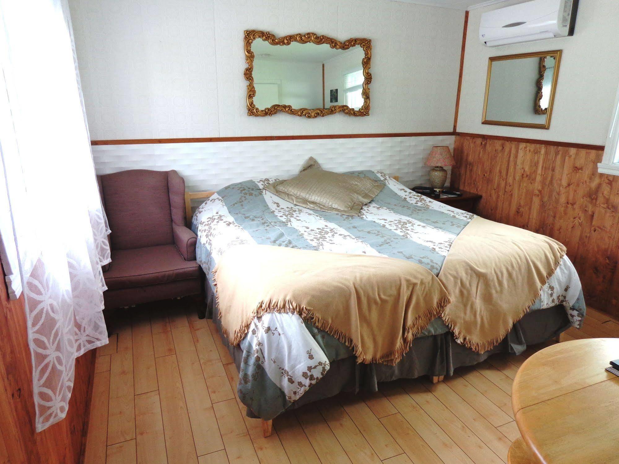 Motel Des Deux Lacs Waterloo Ngoại thất bức ảnh