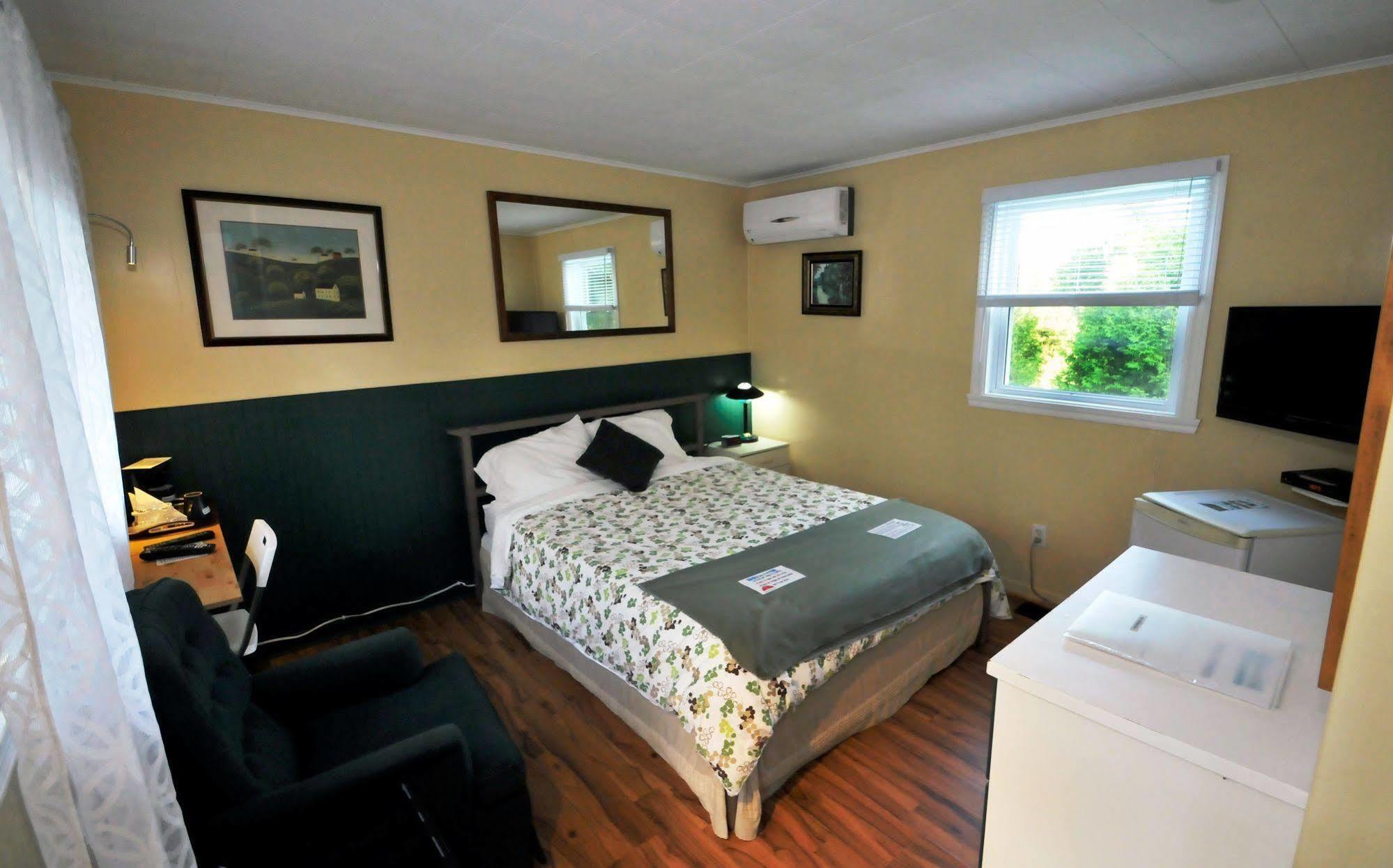 Motel Des Deux Lacs Waterloo Ngoại thất bức ảnh