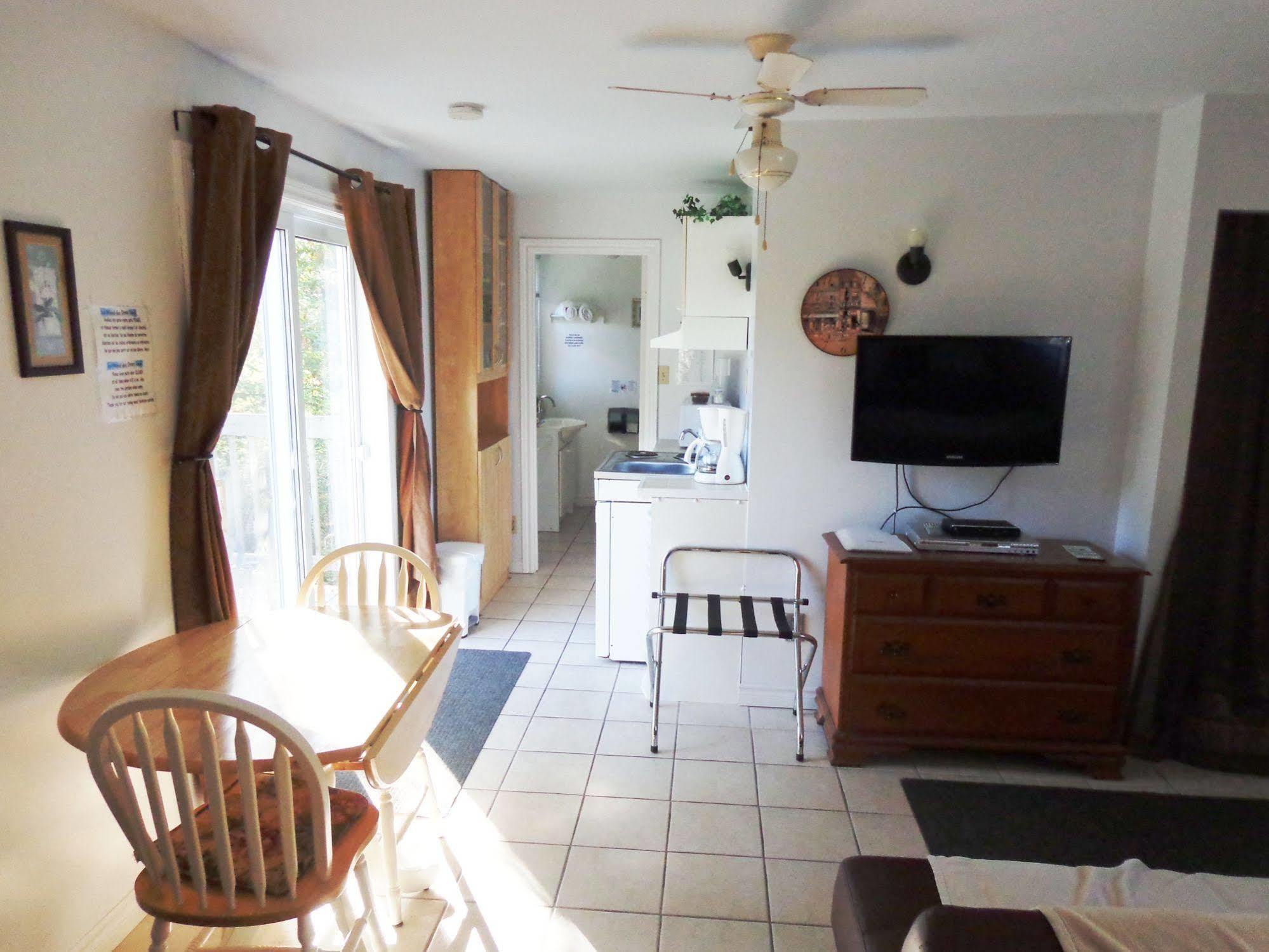 Motel Des Deux Lacs Waterloo Ngoại thất bức ảnh