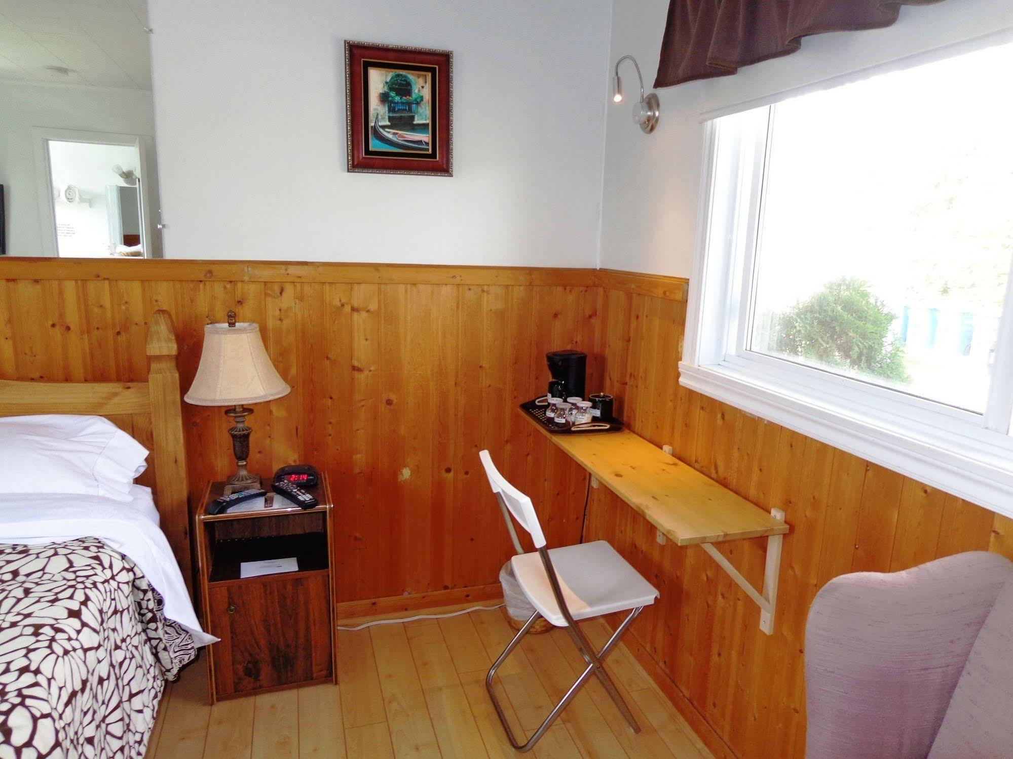 Motel Des Deux Lacs Waterloo Ngoại thất bức ảnh