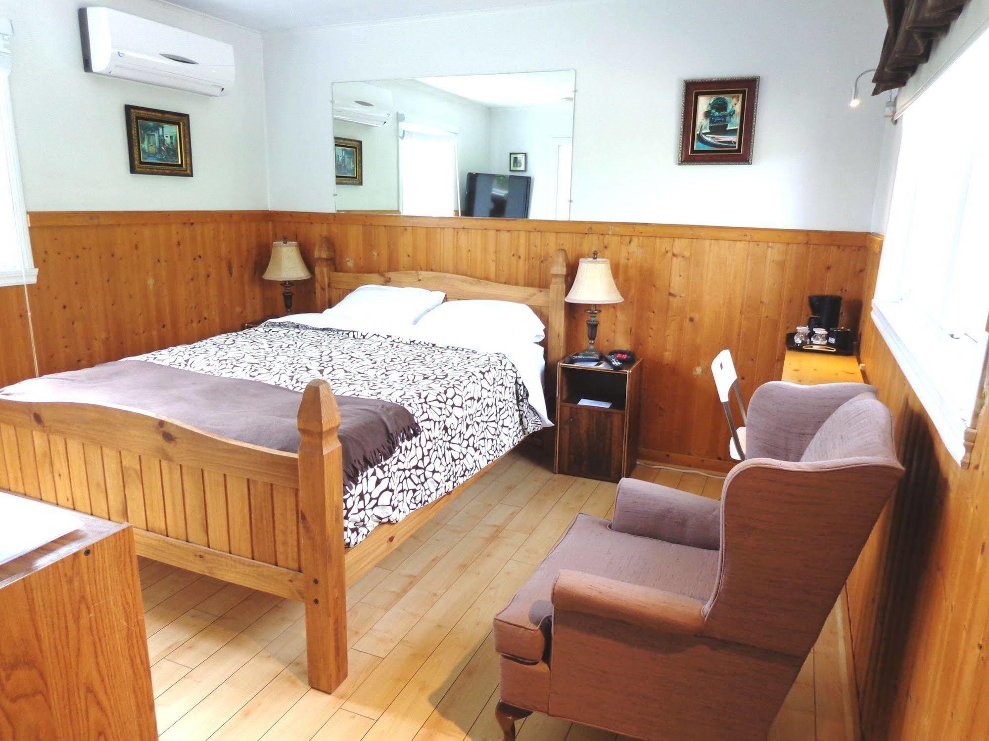 Motel Des Deux Lacs Waterloo Ngoại thất bức ảnh