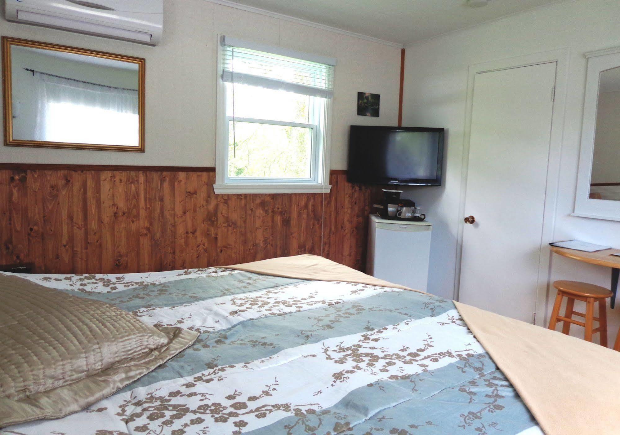 Motel Des Deux Lacs Waterloo Ngoại thất bức ảnh