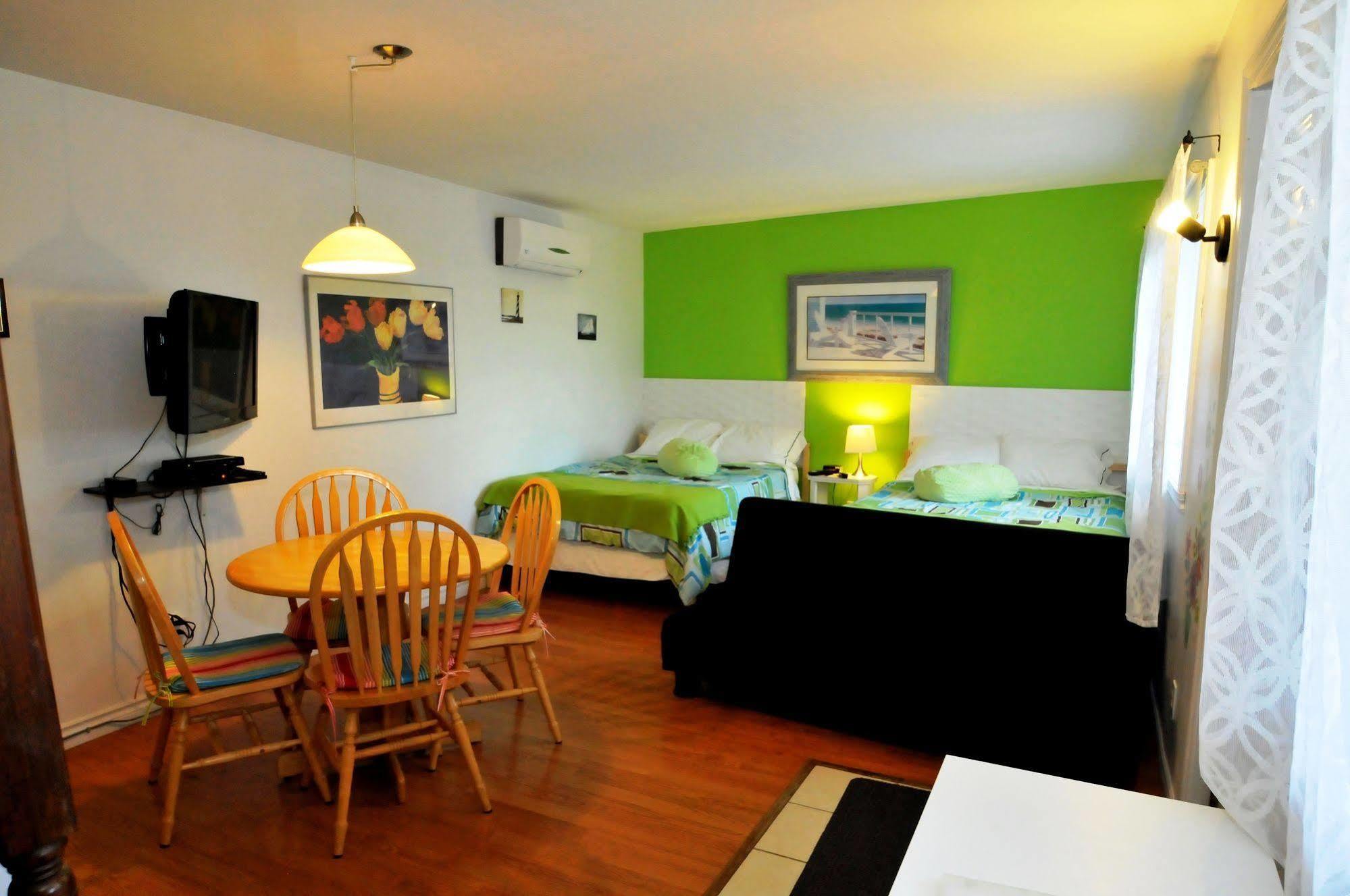 Motel Des Deux Lacs Waterloo Ngoại thất bức ảnh