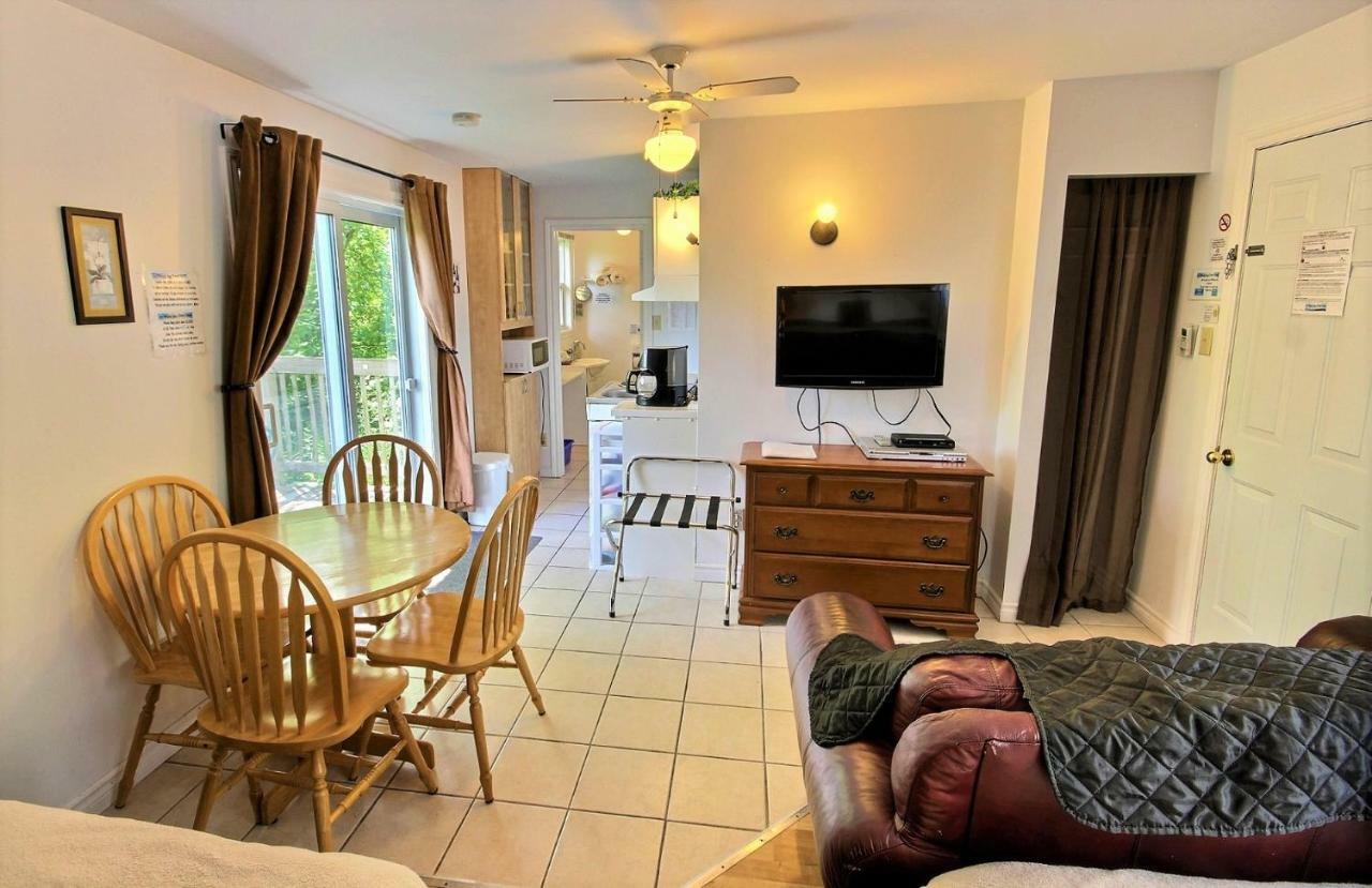 Motel Des Deux Lacs Waterloo Ngoại thất bức ảnh